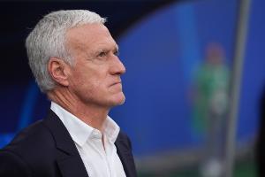 法国队连续2场比赛排出完全不同的首发，自2010年以来首次