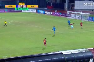 离谱失空门！武汉女足外援奥乌苏扣过门将，面对空门踢中边网