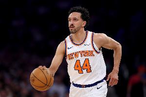 百步穿杨！沙梅特关键三分一箭穿心 尼克斯获得3分优势