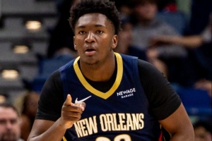 新秀赛季31分钟砍30分9板4助2断2帽！奎因比肩文班 史上仅此二人