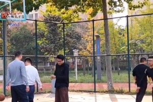 好家伙，在野球场遇到如此拉杆大神，要怎么防？