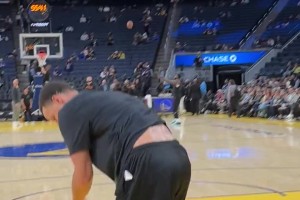 金州拉文起飞！库里赛前热身来了记自抛自扣，引得球迷欢呼！